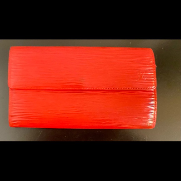 Red Louis Vuitton wallet - Picture 1 of 4